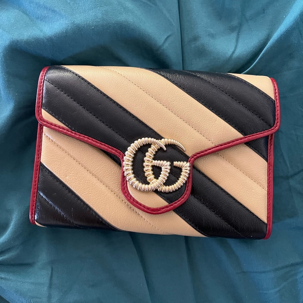 GUCCI Torchon GG Marmont Wallet On Chain